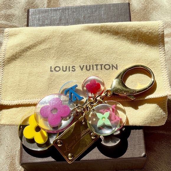 🌼Louis Vuitton Resin Candy Fleurs Bag Charm🌸 - Picture 5 of 5